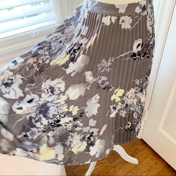 Accordion pleated midi skirt - Picture 7 of 7